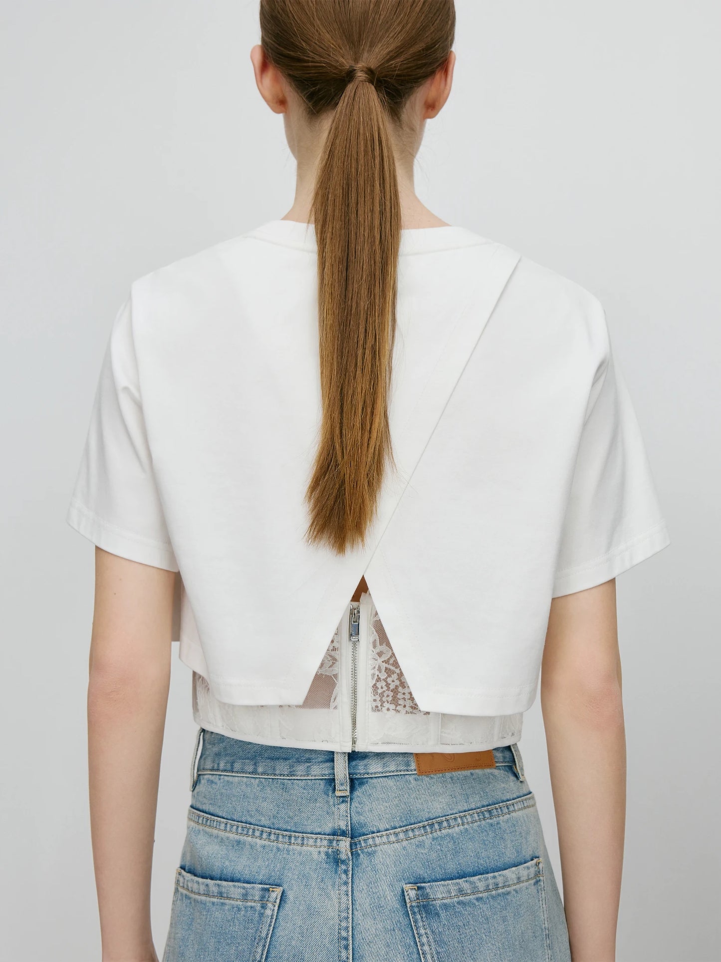 FSLE 【Premium Series】Waist-cropped Lace-spliced Fashion  T-shirt for Women Chic Blouse 2025 Summer New Arrival 25FE12023